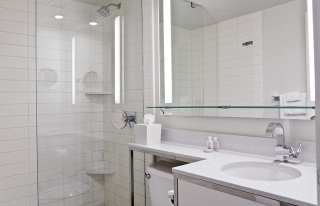 The Garland - Guest Room Bathroom